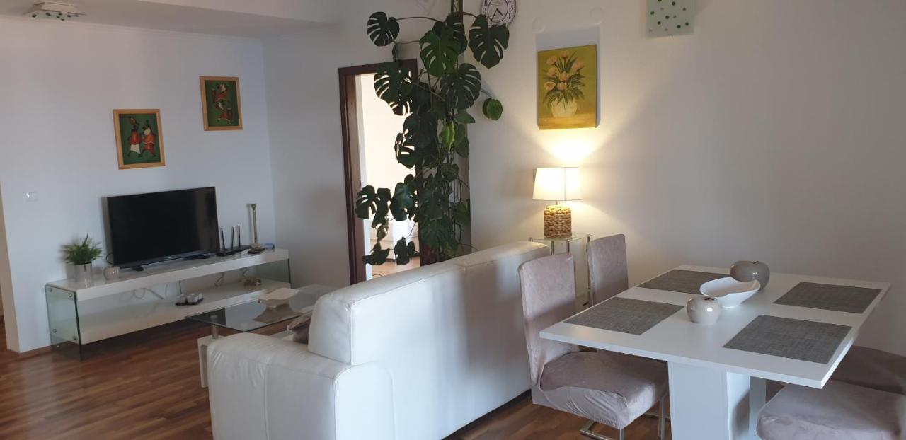 Apartments Sole Sumartin Bagian luar foto